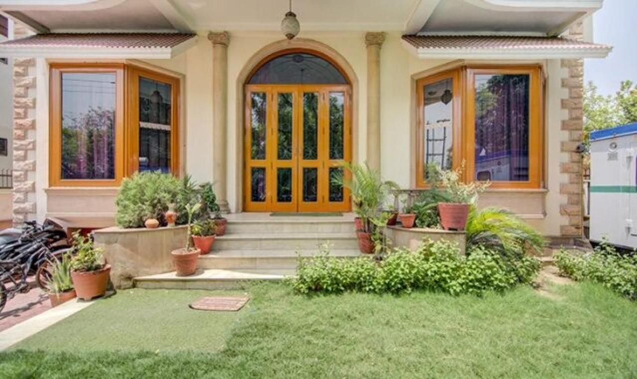 Fabexpress Ashray Hotel Noida Bagian luar foto