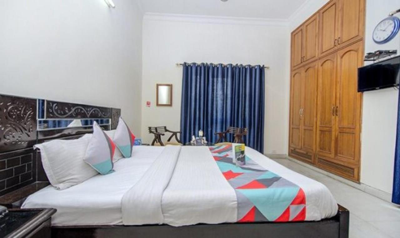 Fabexpress Ashray Hotel Noida Bagian luar foto