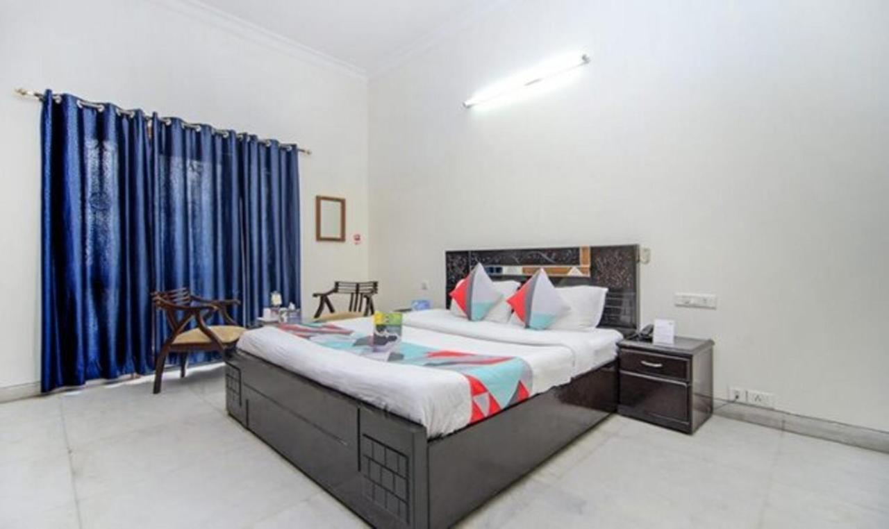 Fabexpress Ashray Hotel Noida Bagian luar foto